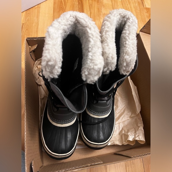 Sorel Winter Shoes - Picture 1 of 2